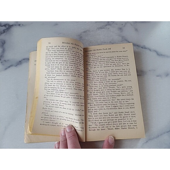 Monday The Rabbi Took Off By Harry Kemelman Paperback - Picture 5 of 10